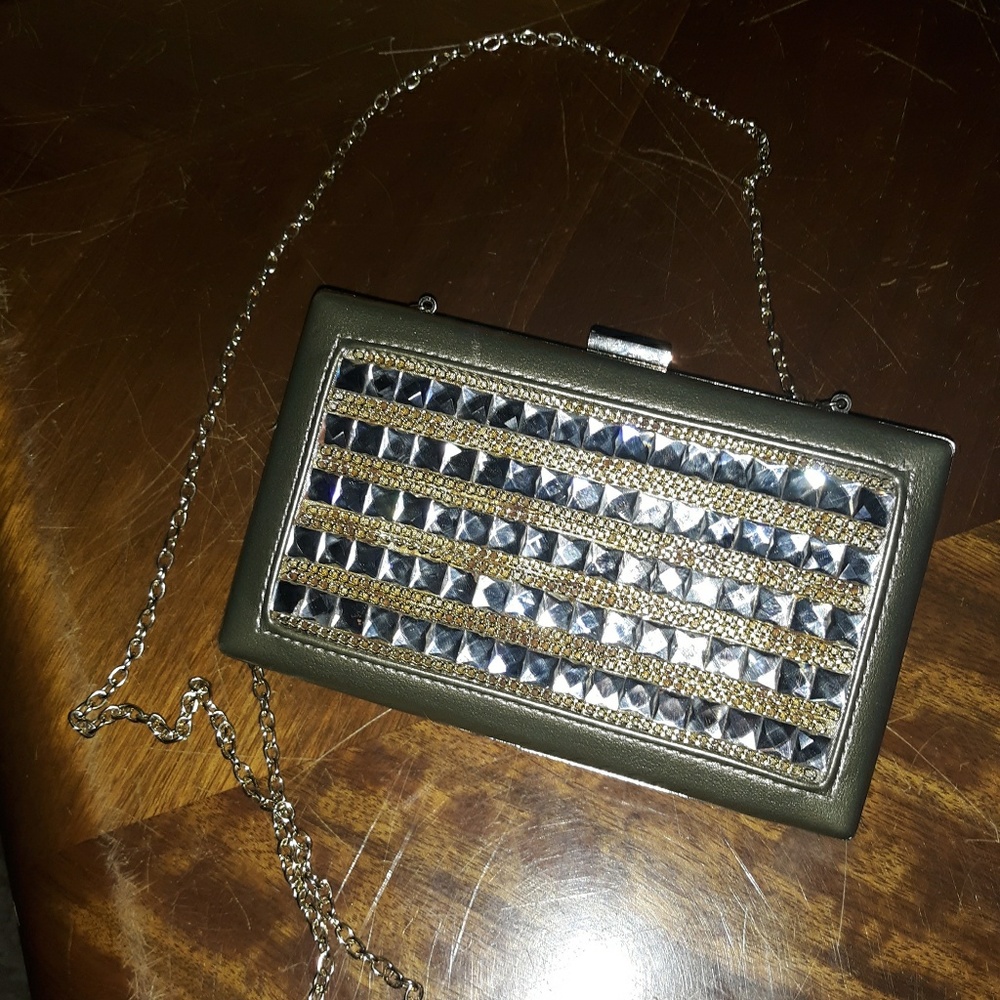 2 for10🎀NWOT Silver jeweled chain clutch